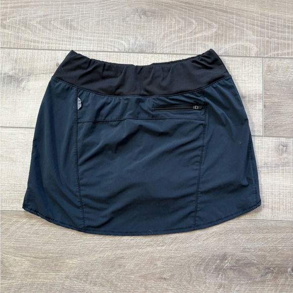 Oiselle Navy Women's Skort - Picture 7 of 8